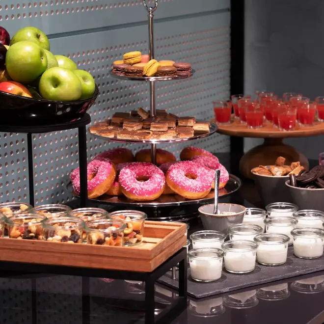 pausemat, smoothie, energishots, donuts, frukt