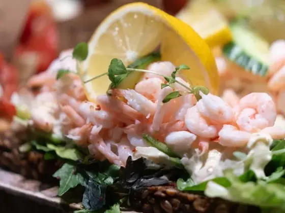 Rekesmørbrød med sitronskive