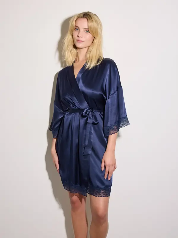 dame i blå kimono