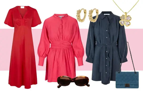 Rød lang kjole med korte ermer, rosa kort kjole med lange ermer, små runde øredobber, sorlbriller, blå kort kjole med lange ermer, blå skulderveske, firkløver anhengen til kjede.