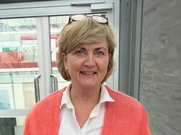 Bilde av Else Marit Berntsen som smiler mot kamera