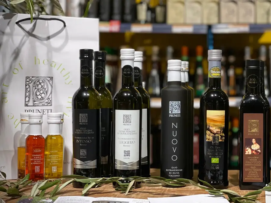 Mange ulike flasker med matolje