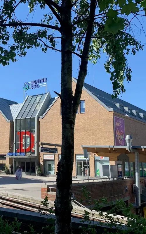 Fasadebilde av kjøpesenteret Senter Syd Mortensrud i Oslo.