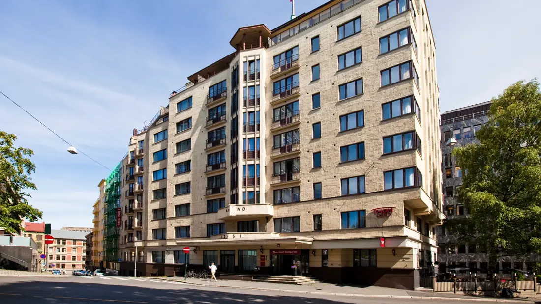 Fasade av bygningen til Thon Hotel Slottsparken rett ved Karl Johan