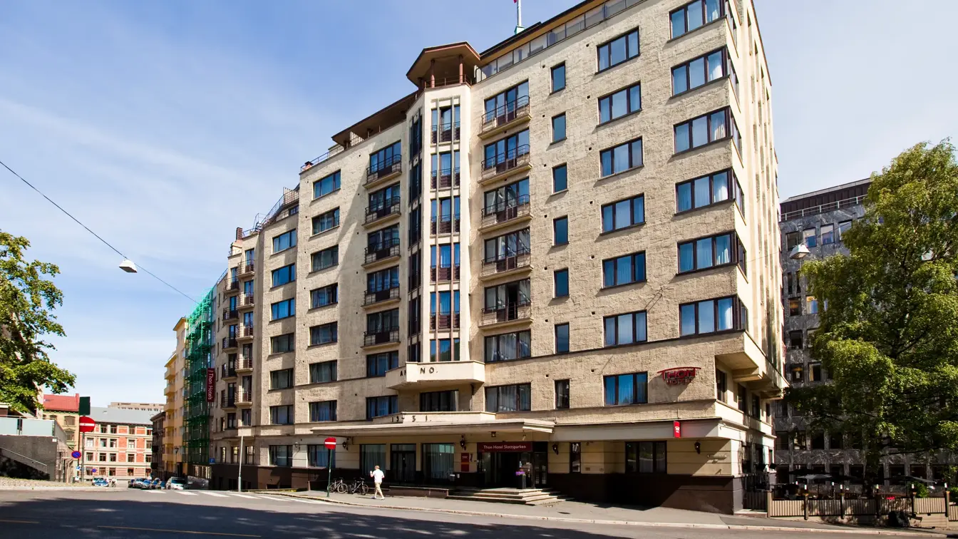 Fasade av bygningen til Thon Hotel Slottsparken rett ved Karl Johan