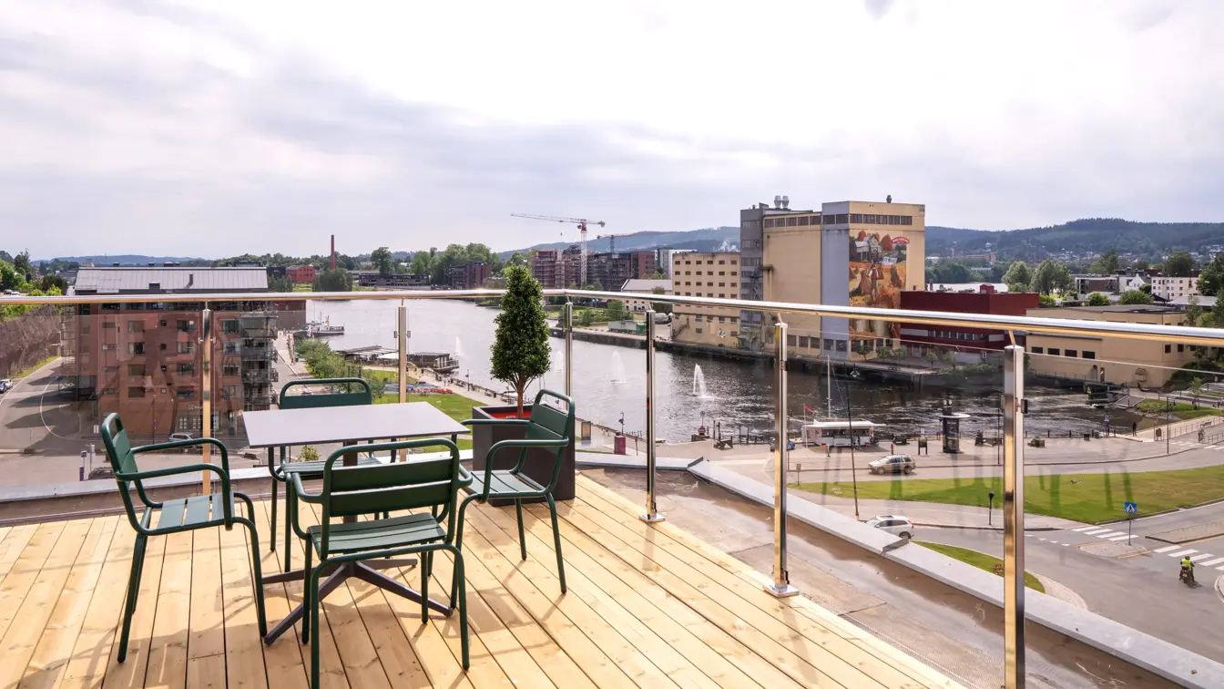 Veranda, spisebord, 4 stoler, 