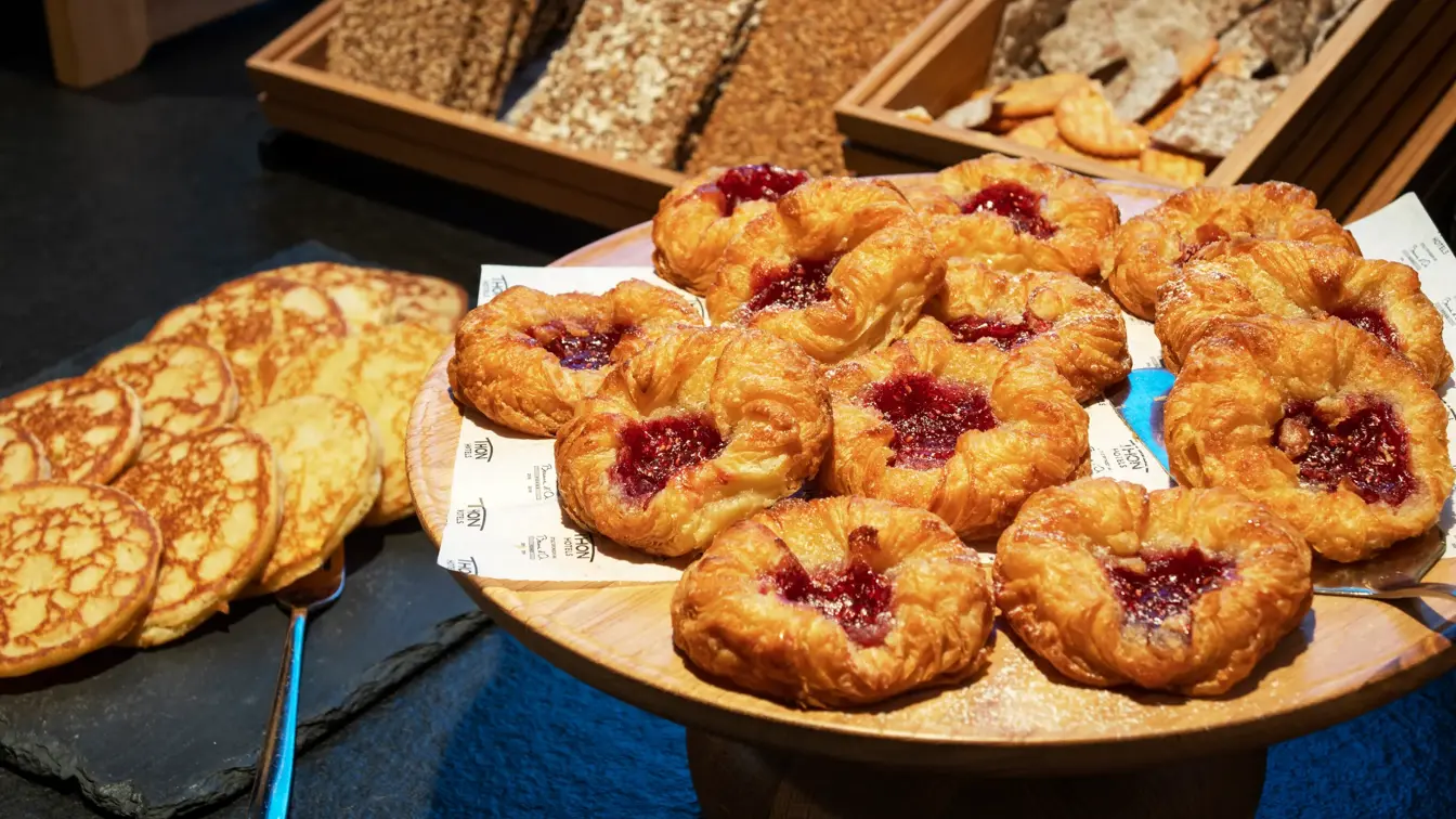 Frokostbuffet, bakst og brødstasjon