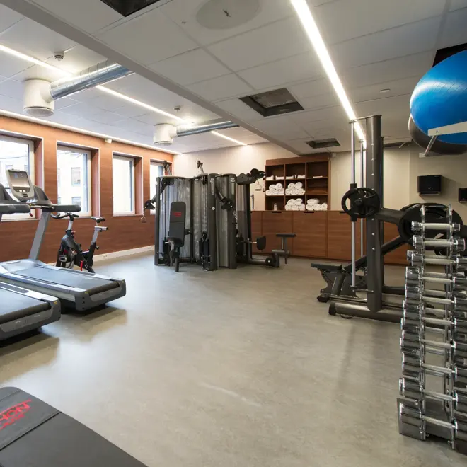 Treningsapparater i treningsrom på Thon Hotel Rosenkrantz Oslo, som ligger i Oslo sentrum
