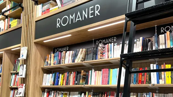 Bokhylle med romaner fra Norli