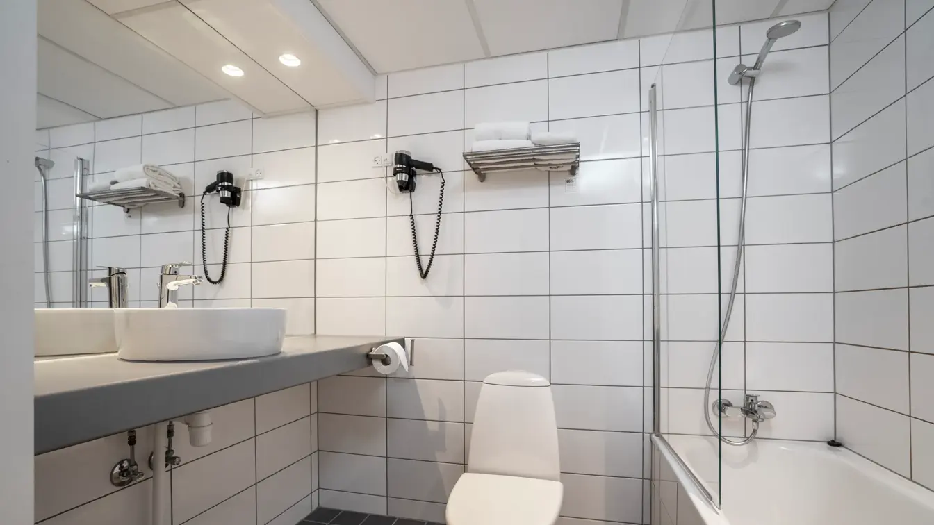 Thon_Hotel_Hoje_Taastrup_Standard_Twin_Room_Bad