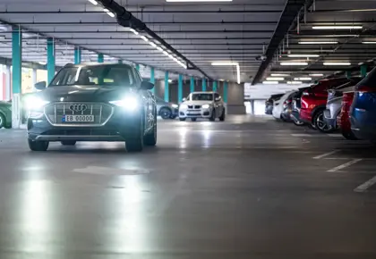 Bilder av kundereise når man parkerer eller lader