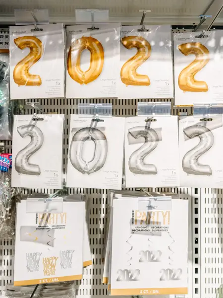 Tallballonger på hylle