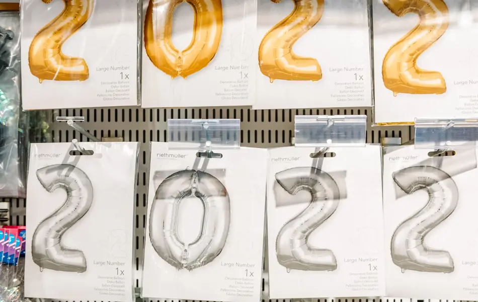 Tallballonger på hylle