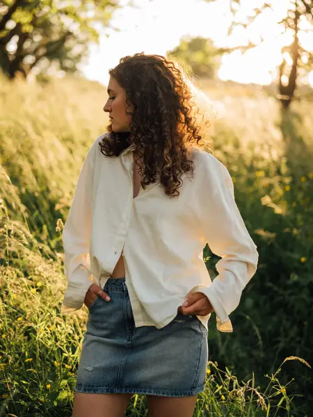 na_er_det_disse_fargene_som_gjelder_hvit_skjorte_3.4