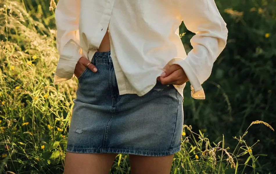 na_er_det_disse_fargene_som_gjelder_hvit_skjorte_3.4