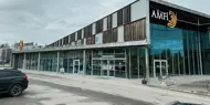 AMFI Raufoss fasade, parkeringsplass foran inngang