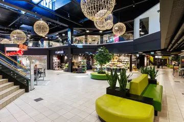 AMFI Roseby fellesareal, sitteplasser i midten av senteret
