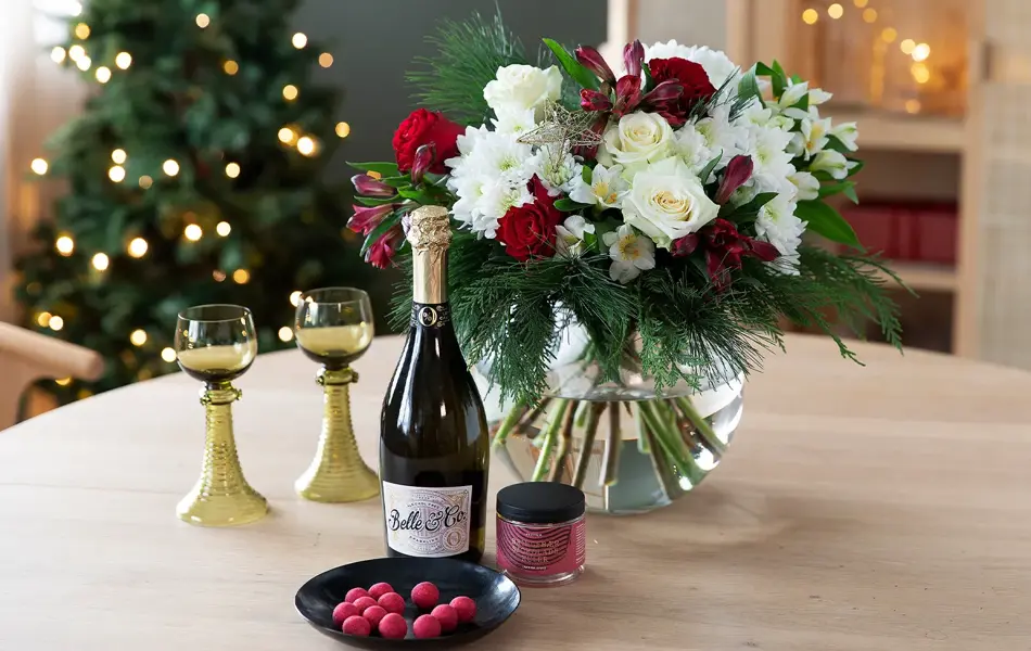 Dekket bord med blomster