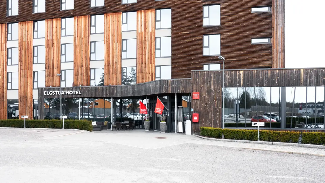 Fasaden hos Thon Elgstua Hotel.