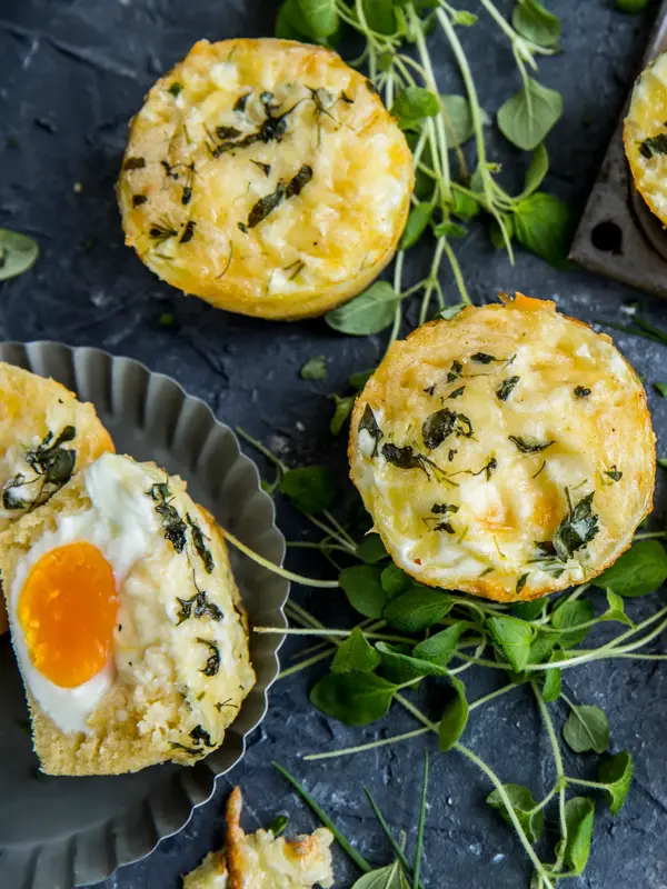 Brød med egg i midten