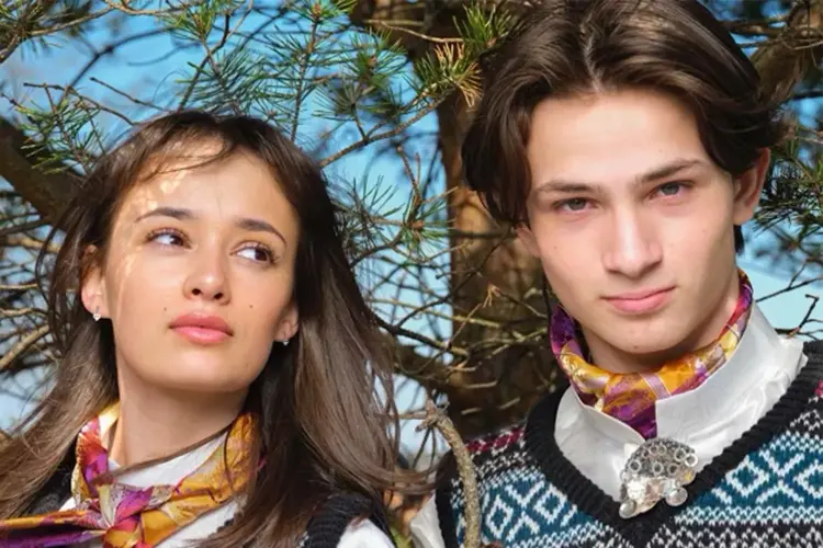 Kjønnsnøytral bunad fra Embla Bunader