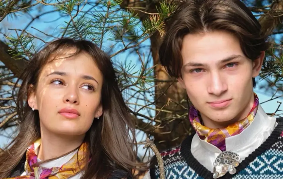 Dame og mann i bunad