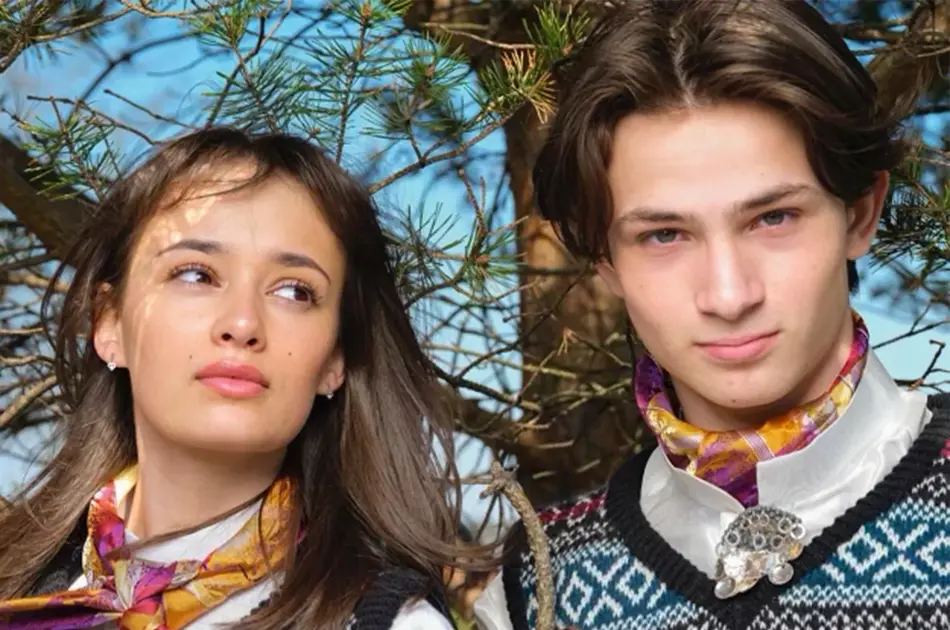 Dame og mann i bunad