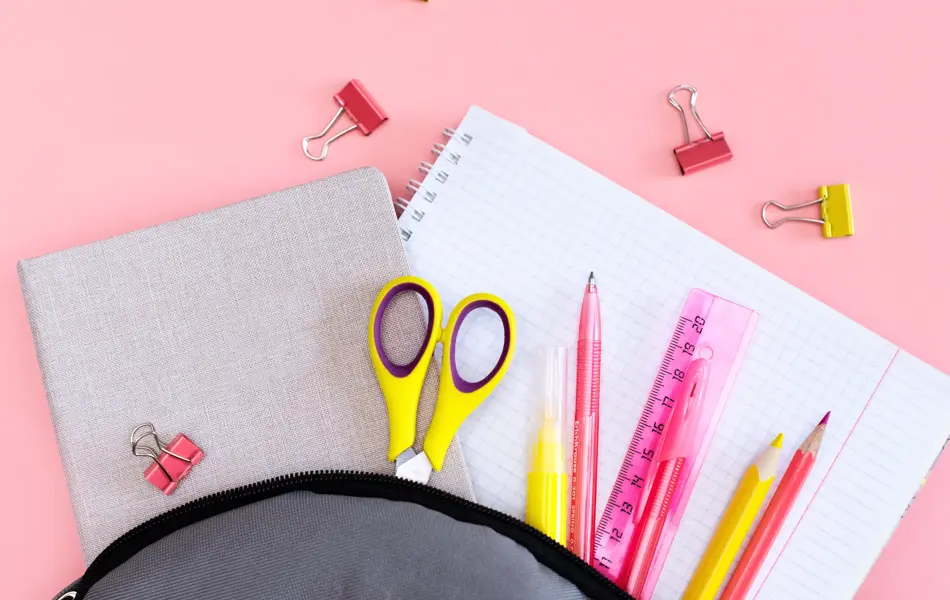 Notepad pen and glasses on a pink background, Soon to school