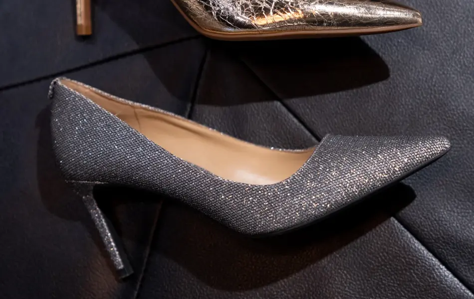 Gullpums og sølvskimrende pumps