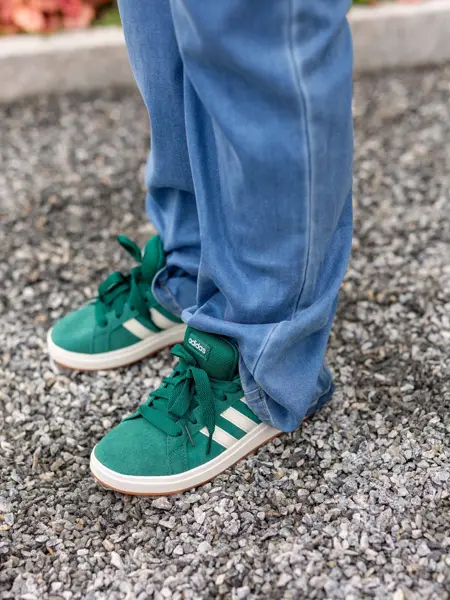 Bilde av barn i klær til skolestart