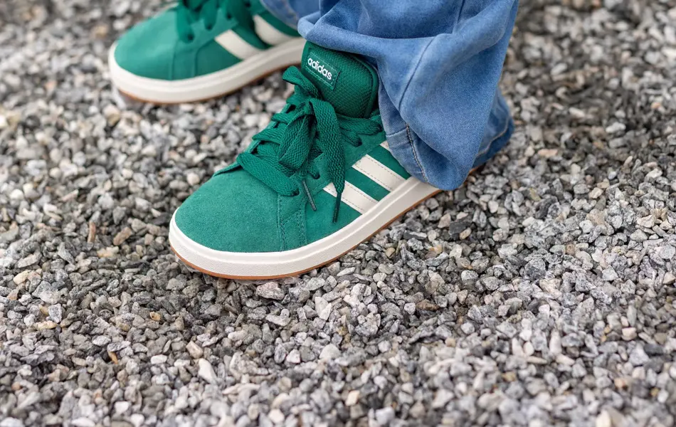 Bilde av barn i klær til skolestart