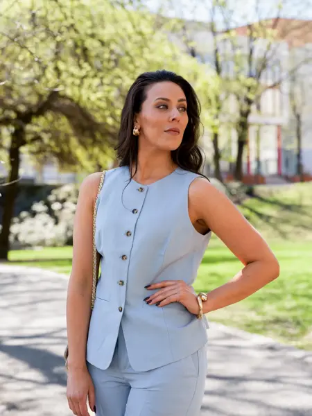 Blazer Cubus 999 Vest Cubus 499 Bukse Cubus 599 Veske Helt Coco Øredobber Gina Tricot 149 Sko Zara 499-3