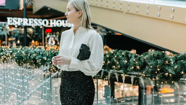 Dame i antrekk til nyttårsaften