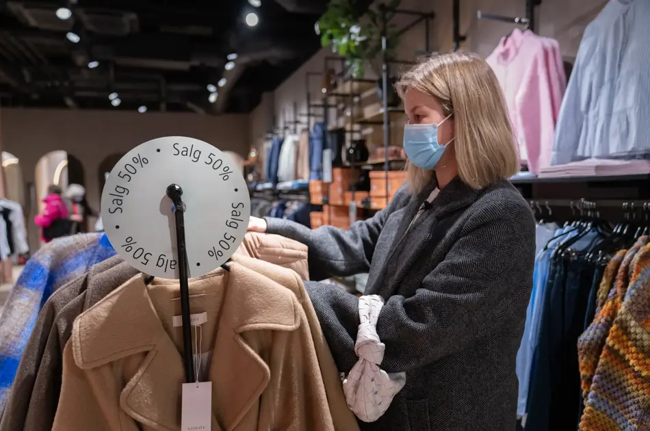 Dette kjøper du på salget beige kåpe