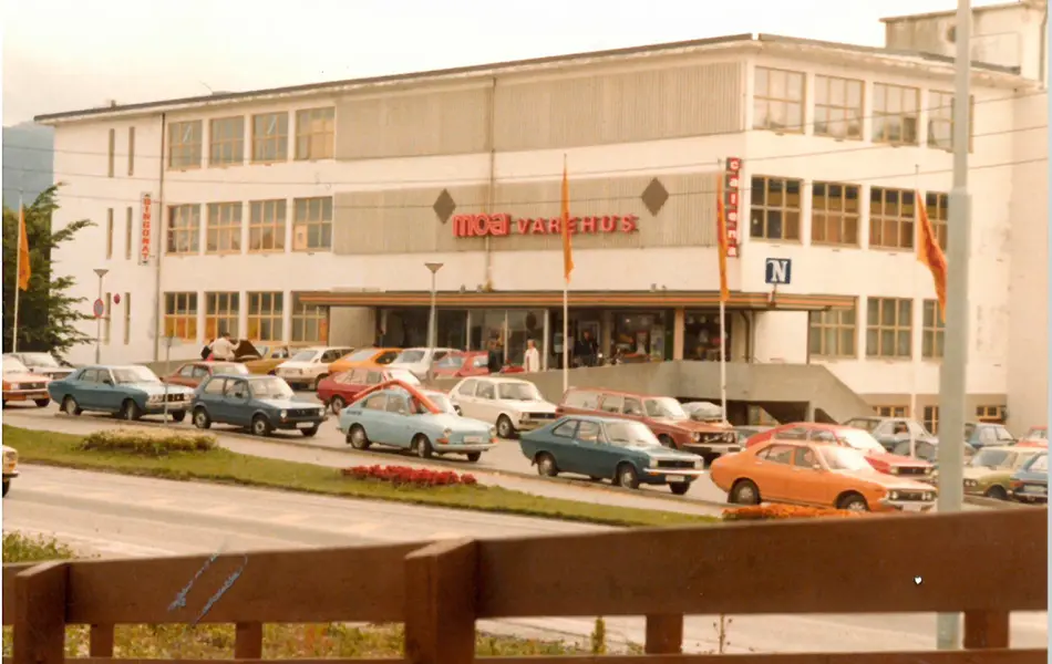 Fasaden av AMFI Moa før i tiden