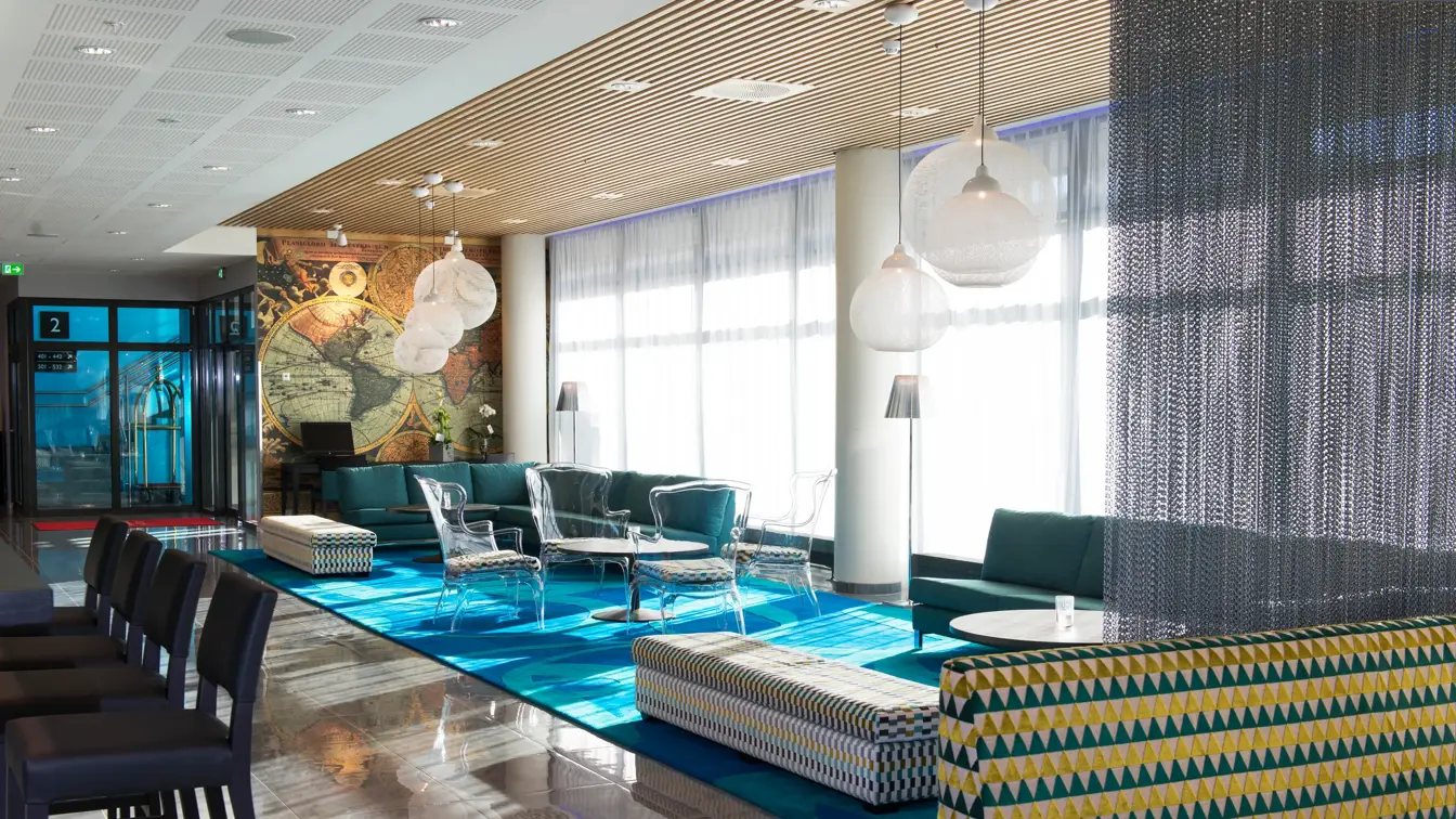 Sittegruppe i lobby på Thon Hotel Fosnavåg