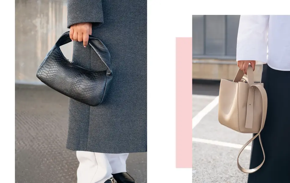 Dame viser frem vesker