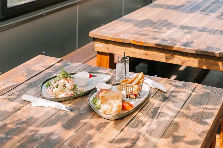 Visste du at du får alt fra italiensk pizza og sushi til koselige kafeer på senteret? Her gir vi deg en oversikt over alle spisesteder på senteret.