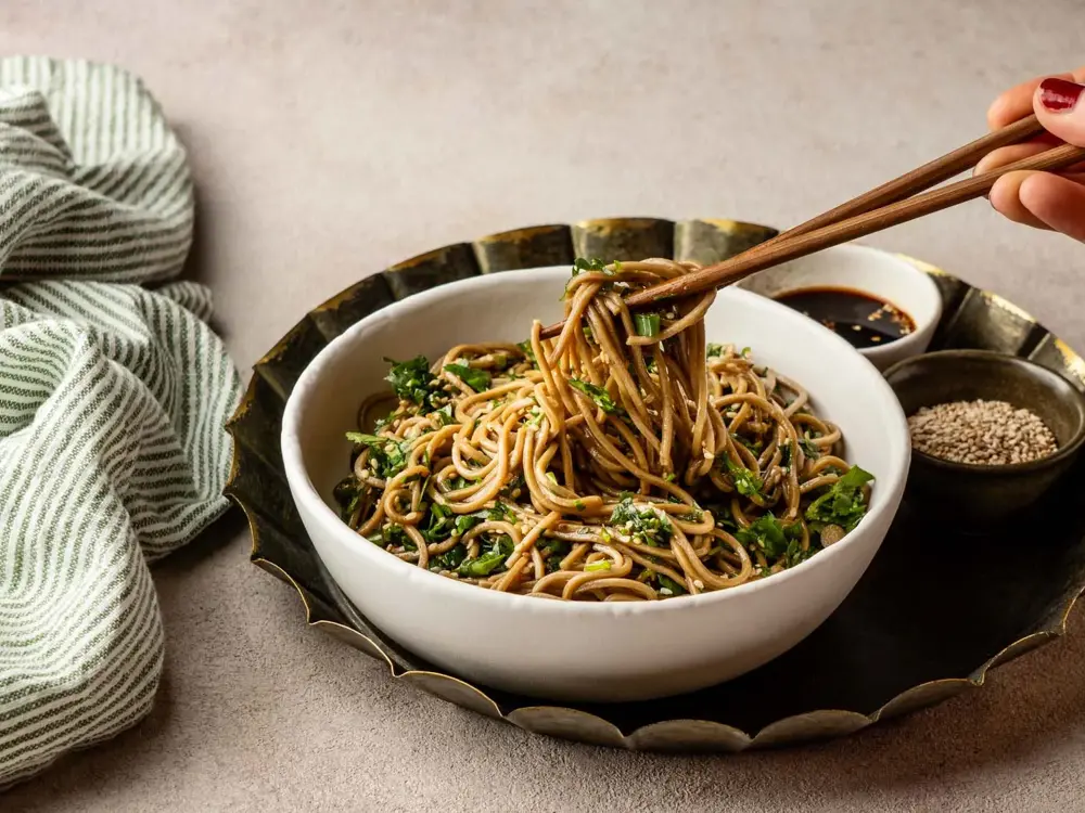 noodlehousebypong-arrangement-noodles-table_16_9.jpg
