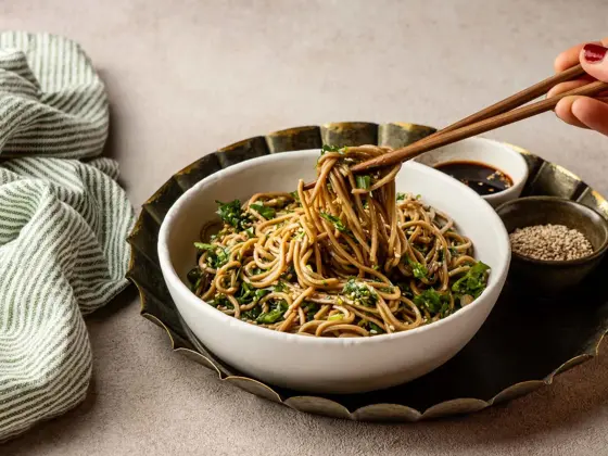 noodlehousebypong-arrangement-noodles-table_16_9.jpg