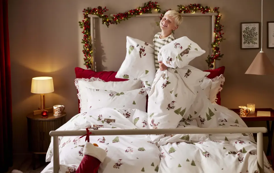 106014390 106014391 106014392 Julekos flanellsengesett 106014637 Girlander med bær LED 160 cm_modell gutt