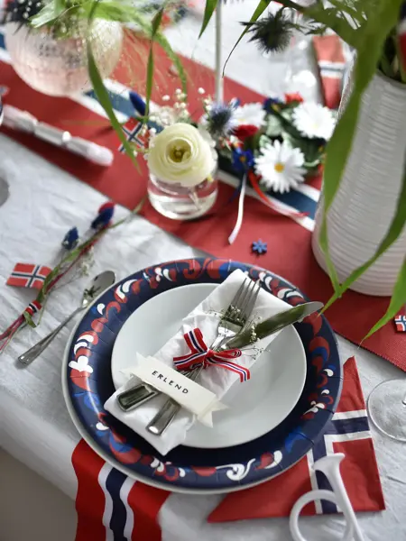 17 mai bordpynt og tallerkener fra Nille