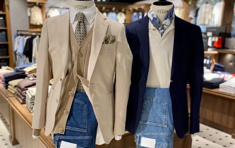 Utkledningsdukker kledd i dressjakker og jeans