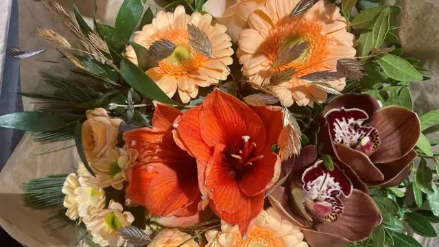 Blomsteroppsats jul orange