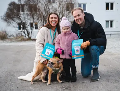 Bilde av familie som samler inn penger til Kreftforeningen sin innsamlingsaksjon