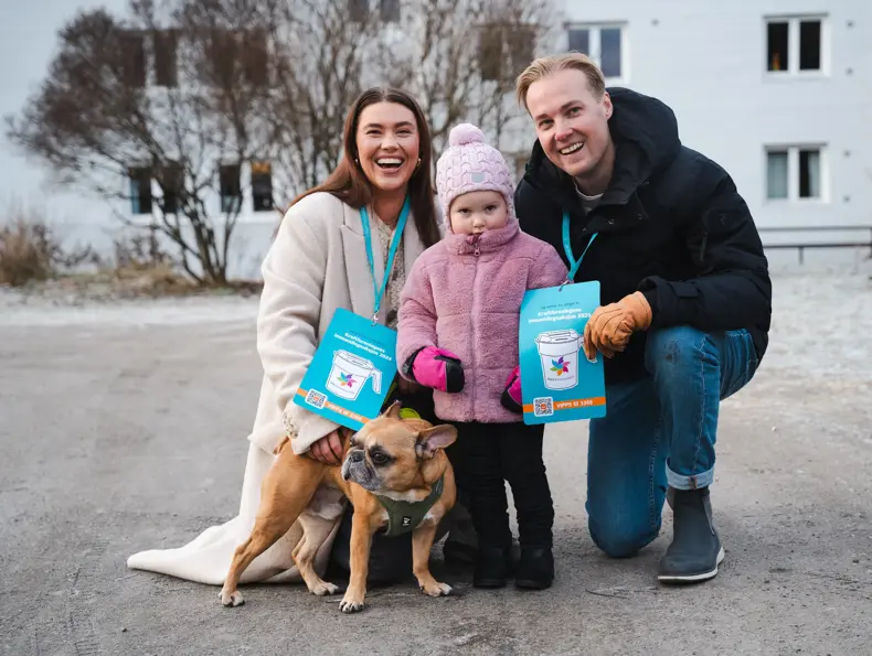 Bilde av familie som samler inn penger til Kreftforeningen sin innsamlingsaksjon