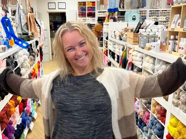 June på Strikkeliv står foran det store garnutvalget sitt