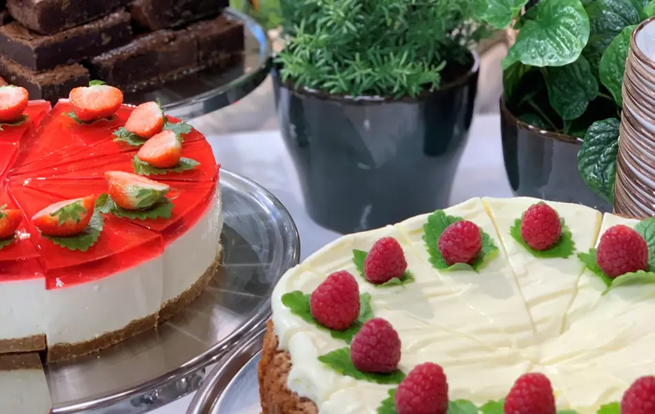 Kaker og grønne planter