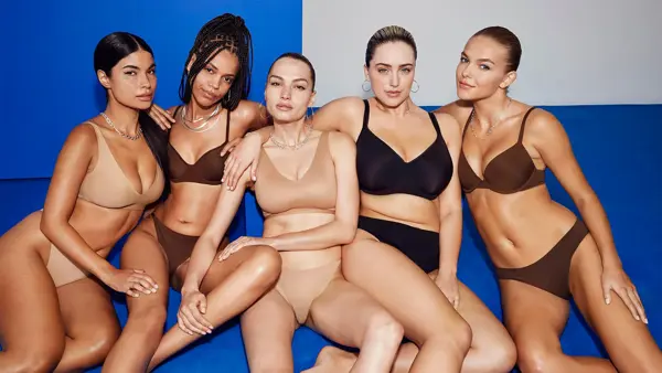 Flere damer i undertøy