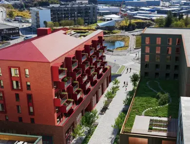 Hotell og leilighetsbygg vest for Sartor